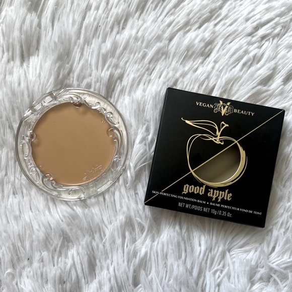 KVD Good Apple Lightweight Foundation shade 042 medium with warm undertones - Picture 2 of 9